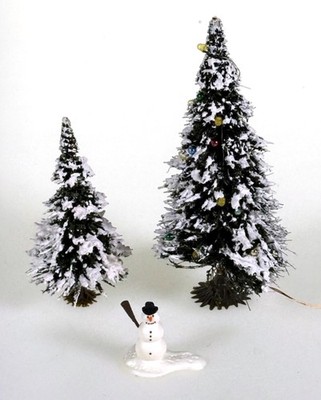 Busch 5409 Tanne beleuchtet mit LED, dazu Schneemann und zweiter Baum