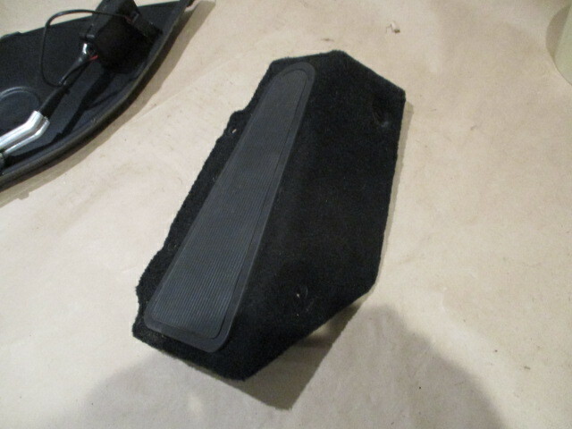Maserati GranTurismo 09 - LH Driver Foot Rest-Black