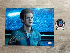 Jack Quaid Signed The Boys 11x14 Photo Beckett COA Hughie
