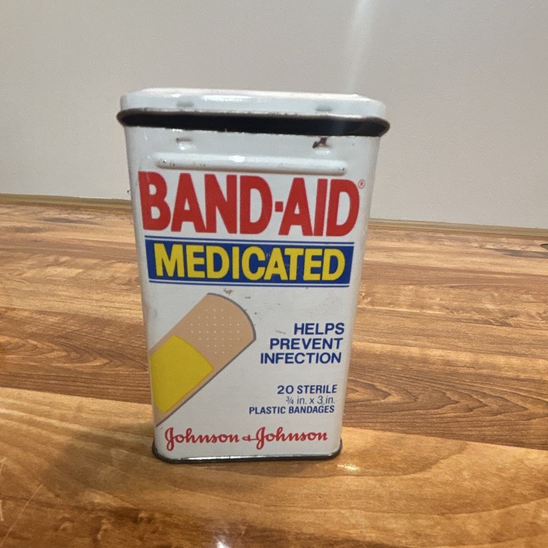 Band-Aid Medicated Tin w/ 20 Sterile Adhesive Bandages, Johnson & Johnson 1984