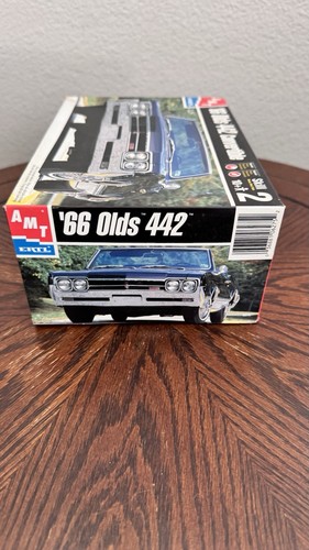 AMT ’66 Olds 442 Convertible 1/25 Model Kit – Started, Incomplete Build - Picture 10 of 12