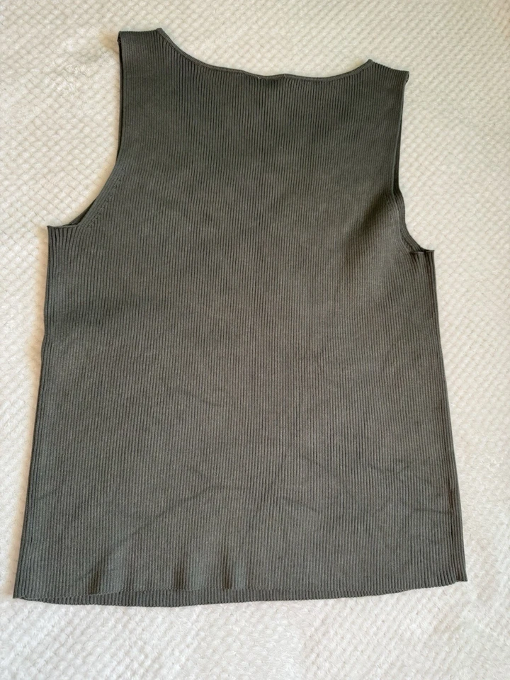 Camiseta sin mangas suéter ligero sin mangas verde oscuro acanalado Loft Outlet XL Foto 3 de 4