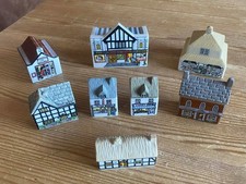 Wade Whimsey on Why Village Buildings Set 4 - Good Condition