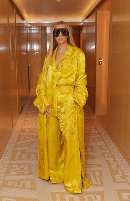 Beyonce Yellow Robe Standing Elevator 11x17 Poster_11x17
