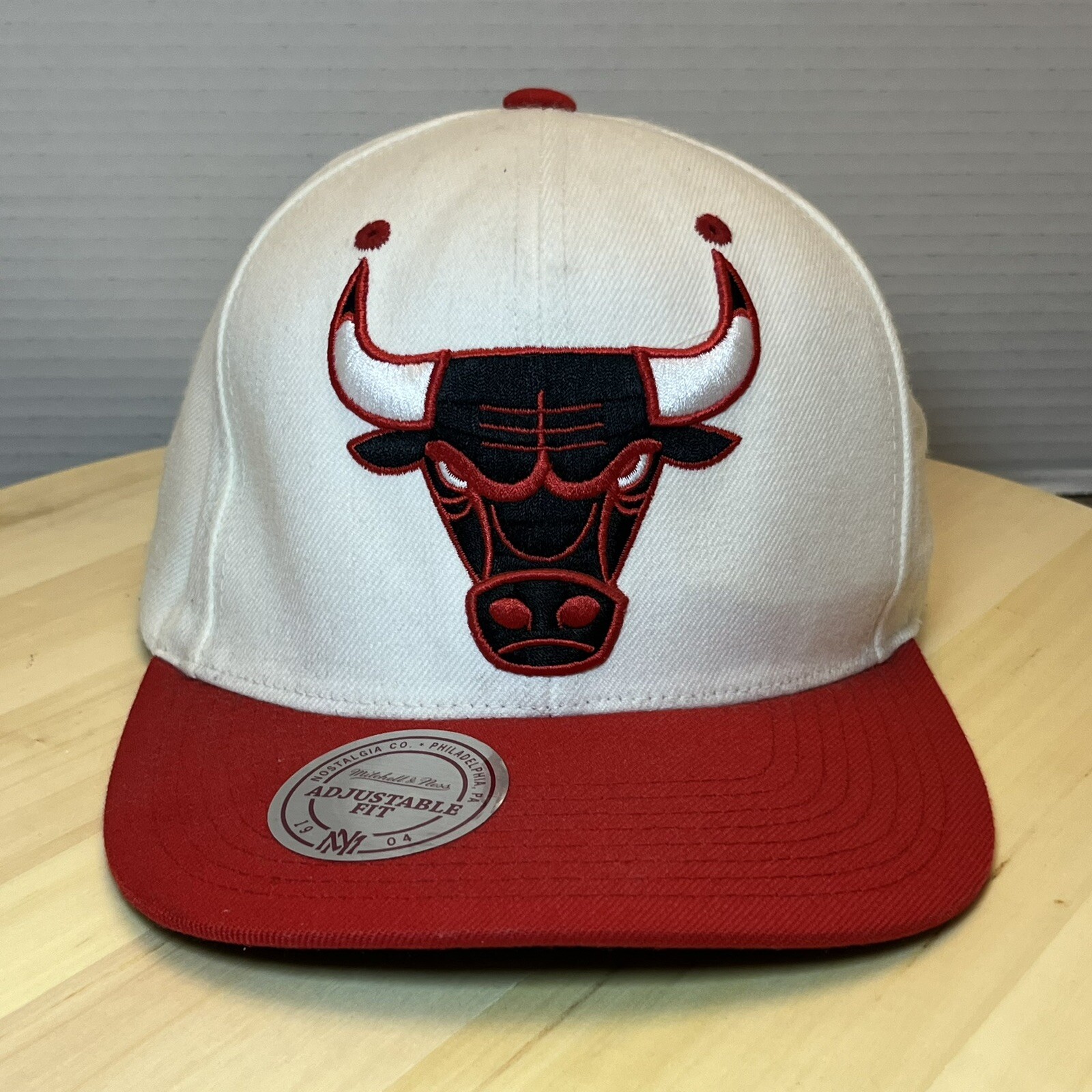 Mitchell & Ness White & Red NBA Chicago Bulls Hardwood Classics Snapback Hat/Cap