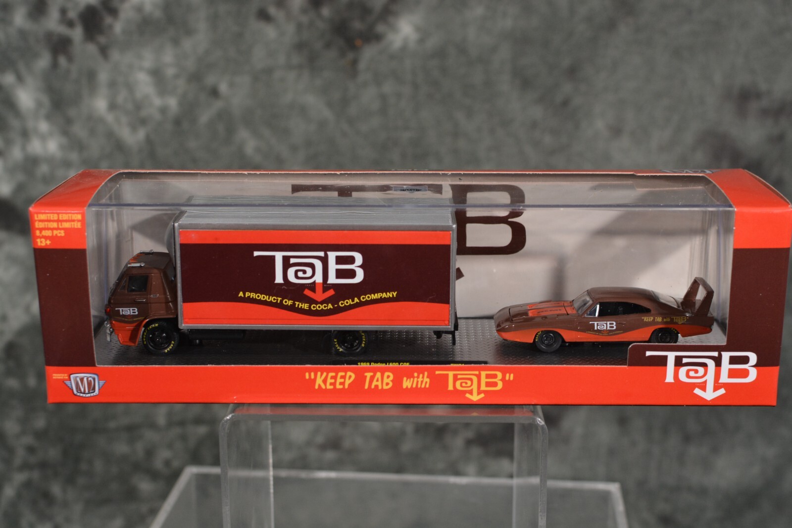 M2 Machines 1:64 Auto Haulers 1969 Dodge L600 Truck Charger