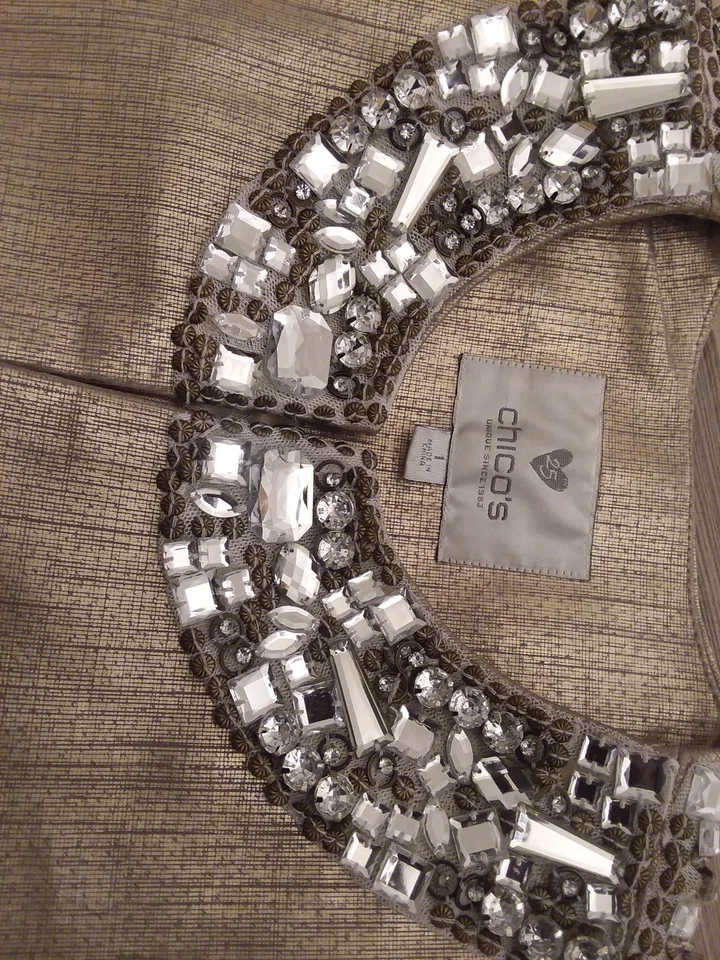 Chaqueta Blazer CHICO'S Cuero Genuino Cuello Adornado con Cuentas Foto 4 de 4