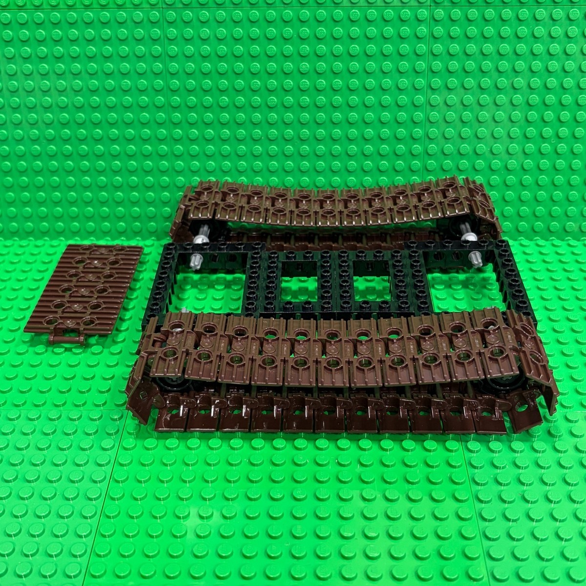 LEGO Technic Base (Bulldozer Tank Excavator Crane) 58 Tread Links