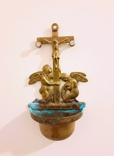 Antica acquasantiera in bronzo con angeli dorati