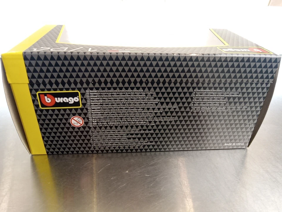 FORD CAPRI 1982 BURAGO ESCALA 1/24 - NUEVO Modelo Diecast Foto 4 de 4