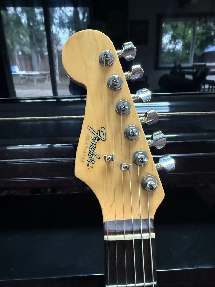 Late 80’s Fender Stratocaster, left handed, Made in Japan - Image 4 of 4