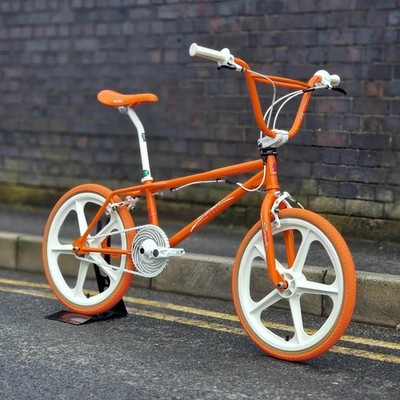 値下げ! ORANGE BMX 自転車 トリック ペグ付き Skyway 2024 Street Beat Custom Retro Old School Style BMX Bike