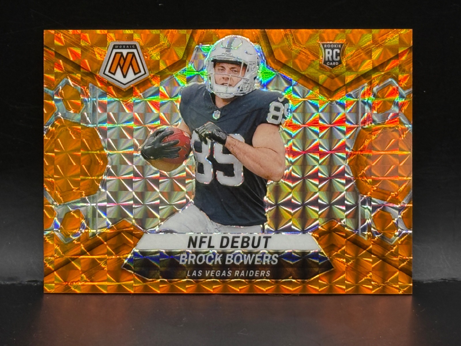 2024 Panini Mosaic - NFL Debut Brock Bowers #286 Orange Mosaic Prizm /199 (RC)