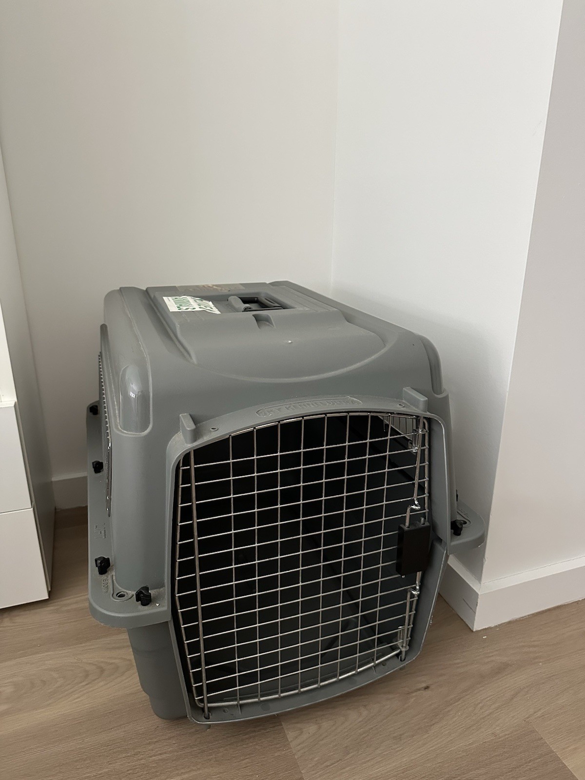 Petmate Sky Dog Kennel 25 In 25-30 LBS