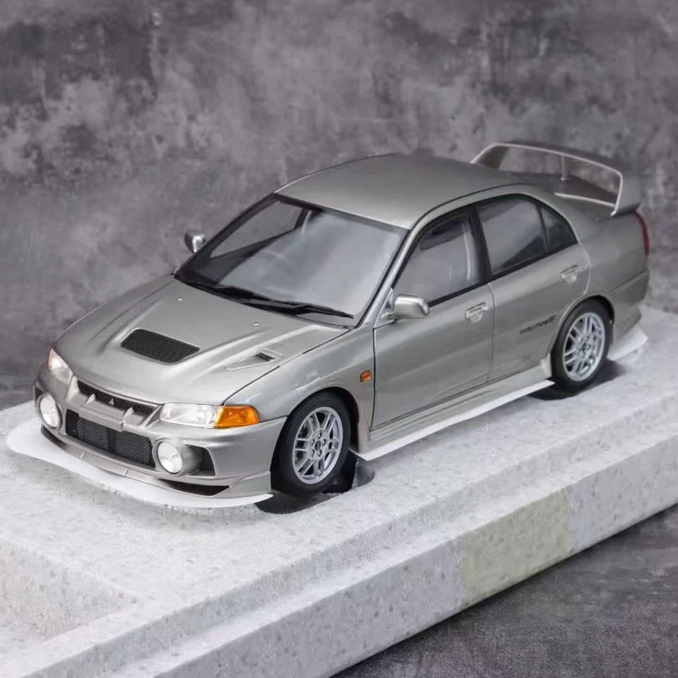 Motorhelix MH 1/18 Mitsubishi Lancer Evolution IV acero plata met. 499 piezas EVO4 Foto 2 de 4