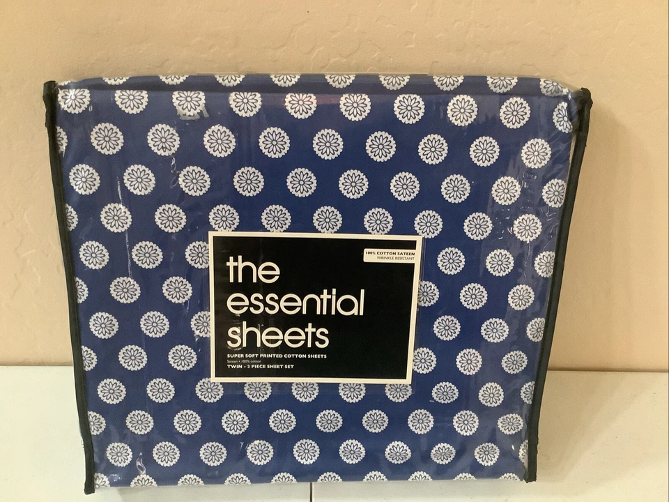 Bloomingdales Navy Blue White Floral 3 Pc Twin sheet set cotton - Image 2 of 2