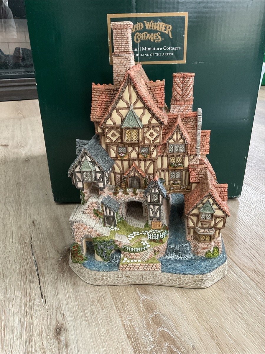 Quindene Manor - 1994 David Winter Cottages - Limited Edition 2201