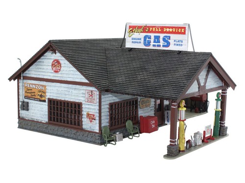 Woodland Scenics Ethyl's Gas / Service N Scale Built and Ready BR4935 - Picture 4 of 4