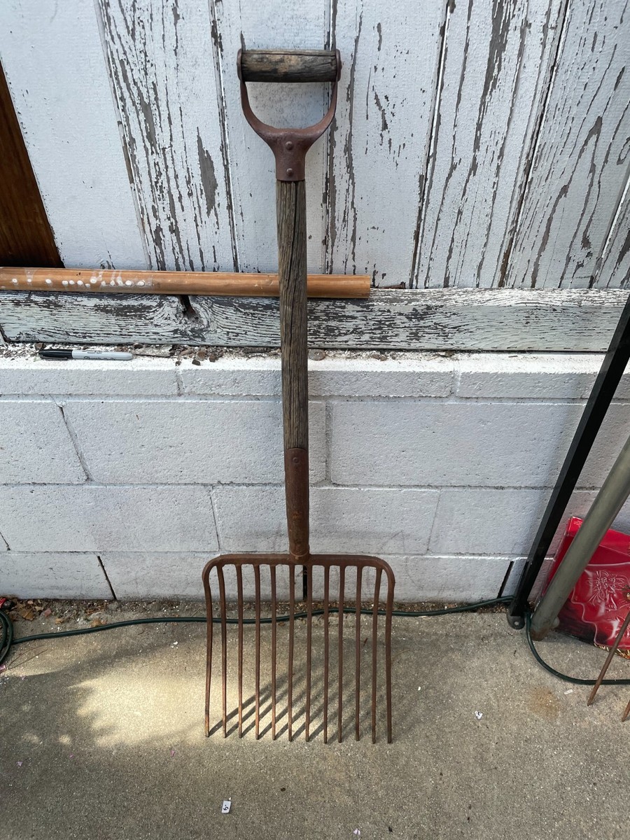 ANTIQUE PRIMITIVE COUNTRY HOME FARM TOOL 12 TINE RUSTIC IRON