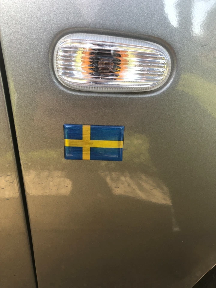 Se adapta a VOLVO SAAB 1,5 X 1""” Bandera Sueca Cromo Suave Insignia Calcomanía Suecia Reflectante Foto 4 de 4