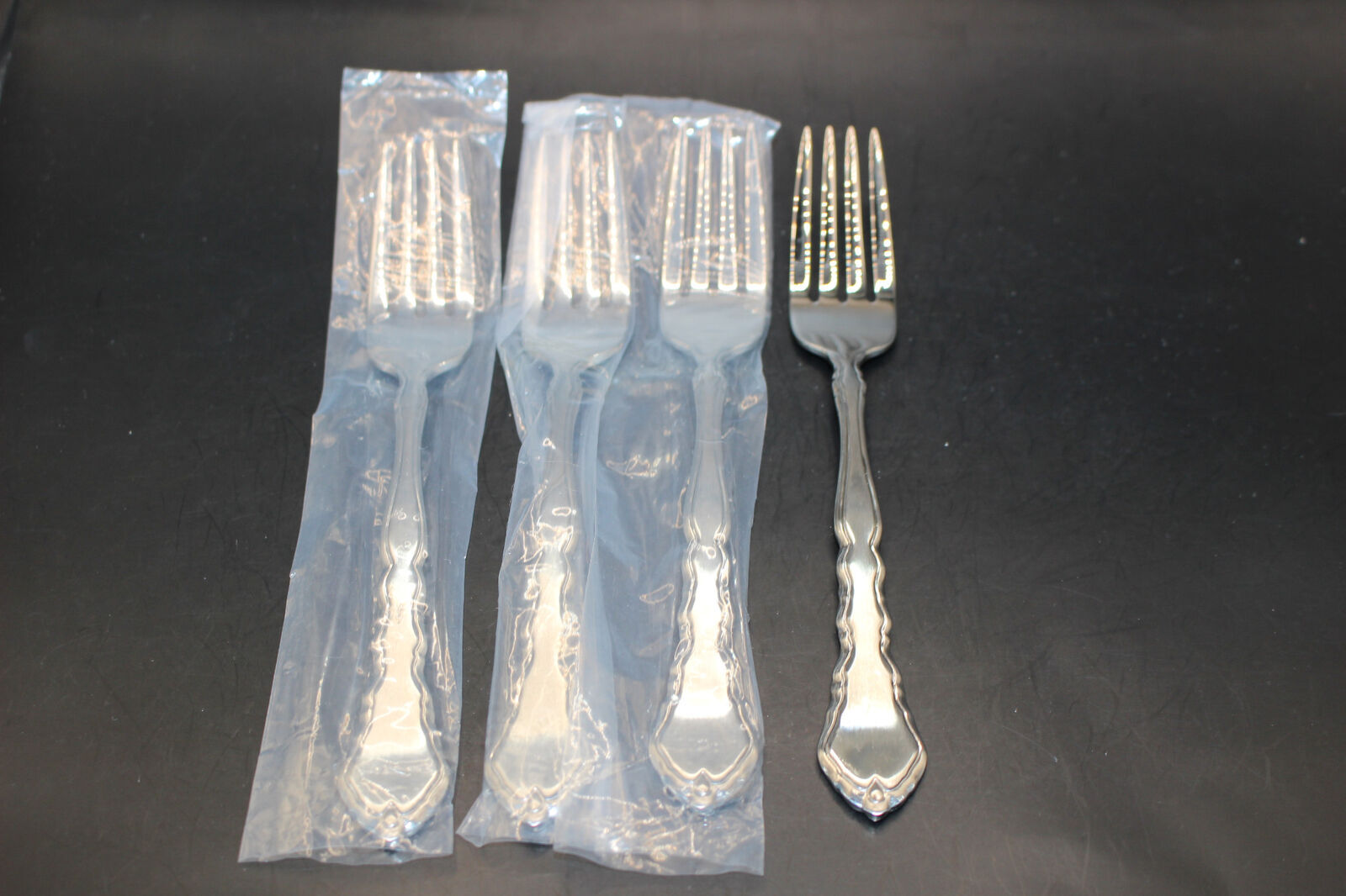 4 NEW ONEIDA SATINIQUE/ROYAL CHIPPENDALE STAINLESS STEEL 73/8" DINNER