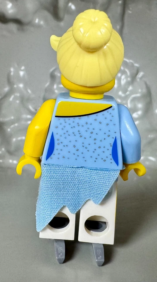 (8804) Minifigura LEGO CMF Serie 4 Patinador sobre Hielo col04-15 Completa con accesorios Foto 2 de 4