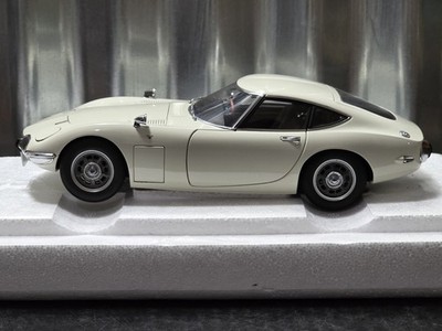 Autoart Toyota 2000 GT 1:18 Scale Diecast Model Car 78753 White