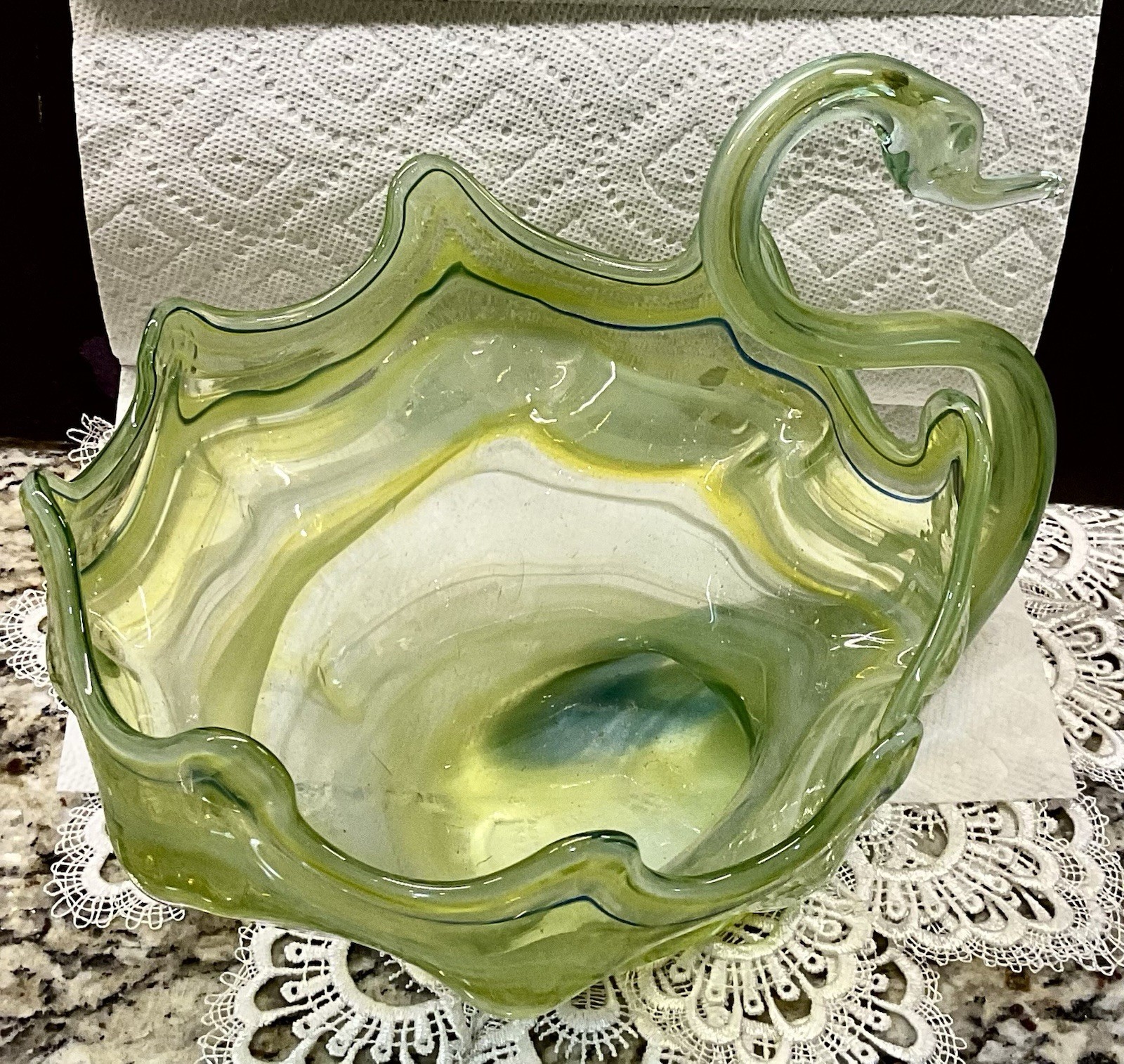 VTG. MCM SOONER ART GLASS MURANO  GREEN SWIRL SWAN CENTERPIECE BOWL