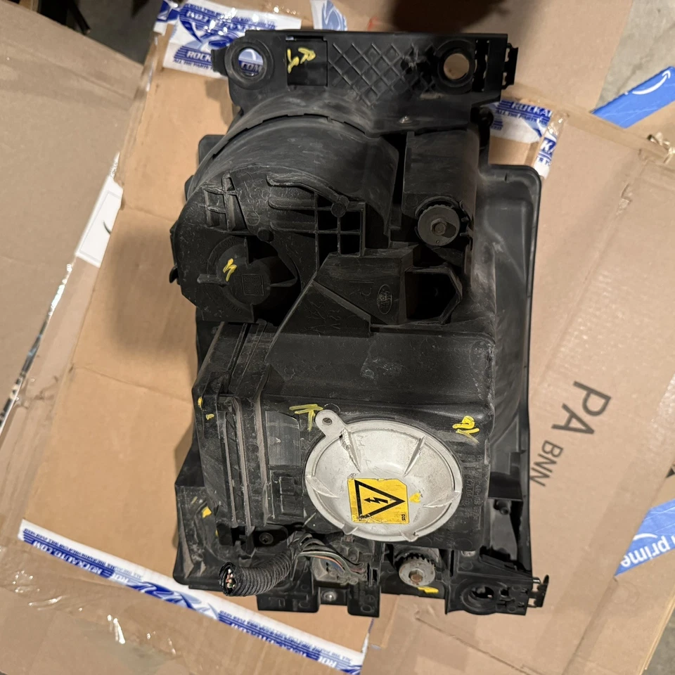 Оригинальная ксеноновая фара для Land Rover LR3 2005–2009 годов выпуска для правой пассажирской стороны - Изображение 2 из 3