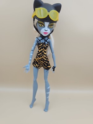 Monster High G1 doll Meowlody Fearleading base with Wheelin' Werecats Incomplete