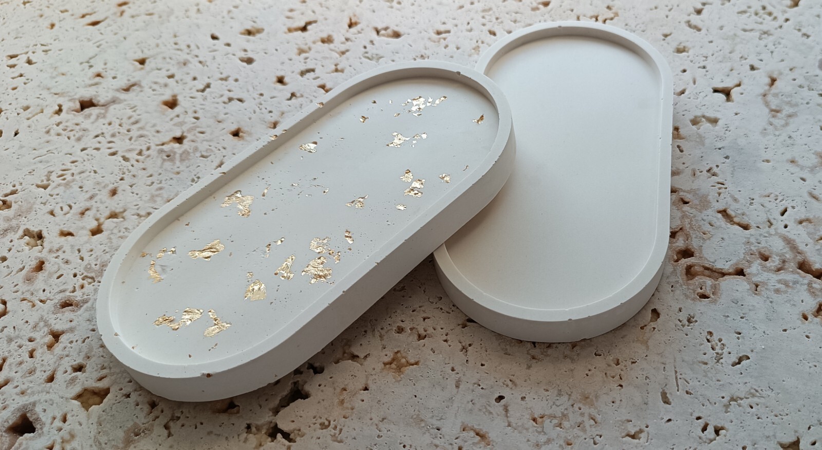 Plateau décoratif ovale antidérapant pour organiser vos flacons de parfum