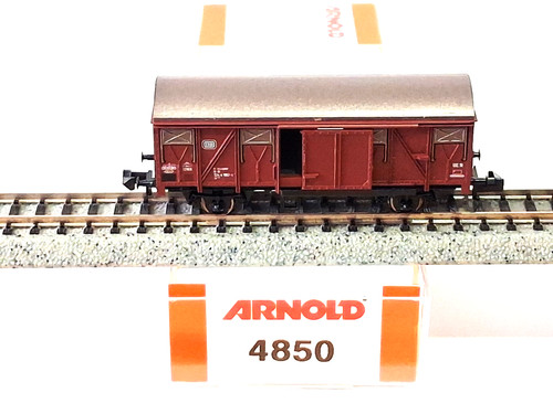 VAGÓN CERRADO CON PUERTAS CORREDERAS DB ÉPOCA V ARNOLD 4850 (I506) | Zustand: Nuevo
