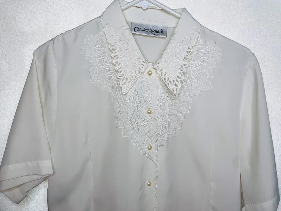 Blusa para mujer Claudia Richard vintage de manga corta blanca con botones blanca floral Foto 3 de 4