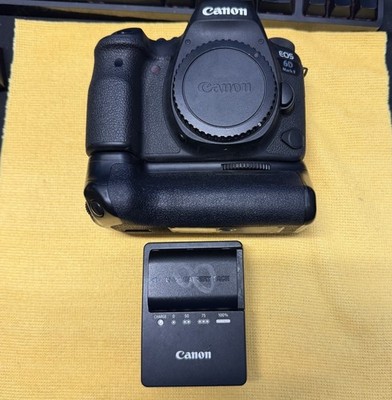 Canon EOS 6D Mark II 26.2 MP Digital SLR Camera -Original Box + 1 Battery + Grip