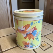 JEAN NATE 12 OZ  DUSTING POWDER & PUFF #4086 IN DECORATIVE FLORAL TIN NEW SEALED