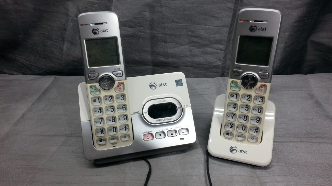 AT&T Model EL52203 Cordless Home Phone Answering Machine 2 Handsets