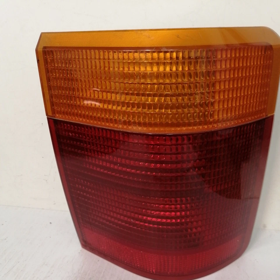 Land Rover Range Rover 1996 luz trasera lateral del conductor Foto 3 de 4
