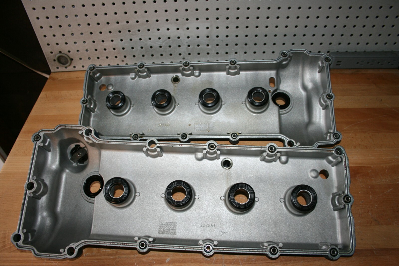 2007 MASERATI QUATTROPORTE Left Right engine valve cover 