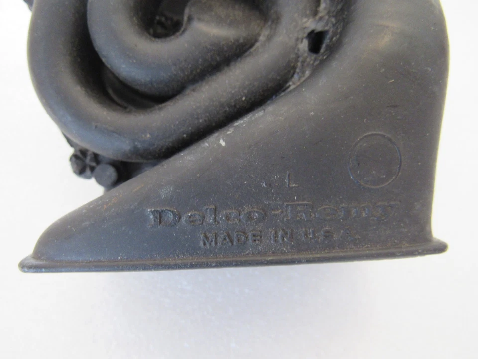 NOS 1962-71 Chevy Olds Pontiac Camaro Firebird 442 GTO Low Note Horn GM 9000513 - Image 4 of 4