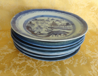 Seven Antique Chinese Export Porcelain Canton Pattern Dinner Plates 9''