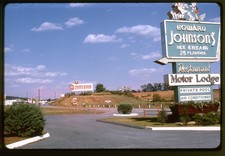 35mm Slide, Howard Johnson&rsquo;s, Zinn&rsquo;s Diner, Pa. Dutch Motel, 7up, Texaco Signs