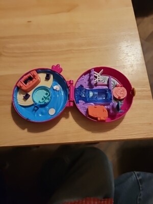 Polly Pocket Pocket World Flamingo Floatie Compact Mattel Incomplete Toy A2