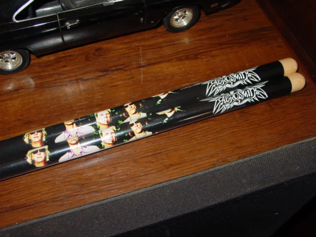 AEROSMITH ROCK & ROLL DRUM STICK DRUMSTICK SET BACK IN THE SADDLE -NICE!