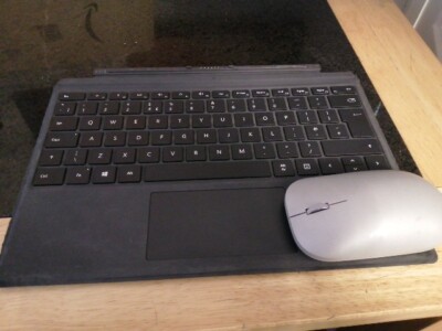 Microsoft Surface Wireless Tastatur und Maus - Grau