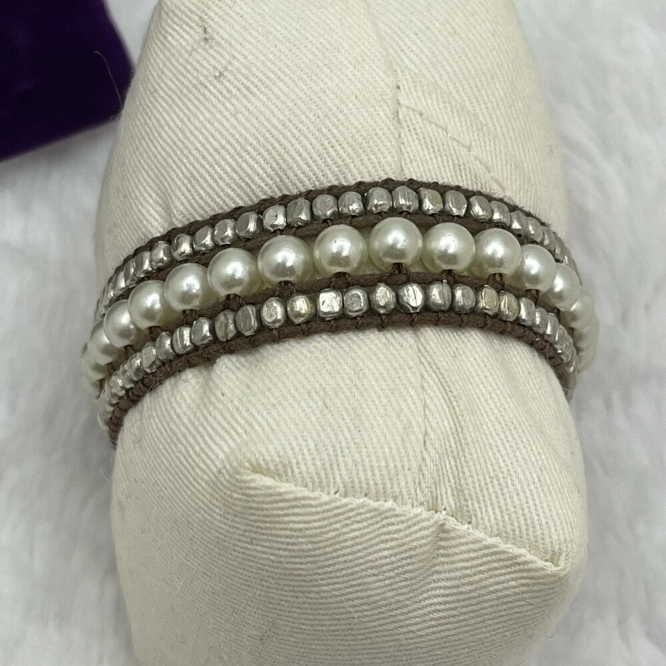 Pulsera AEO imitación perla metálica con cuentas marrón Foto 4 de 4