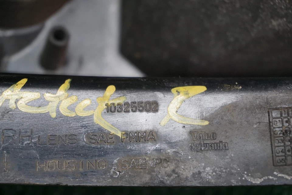 2001 02 03 04 05 PONTIAC AZTEK TAIL LIGHT OEM 10325502 - Image 3 of 3