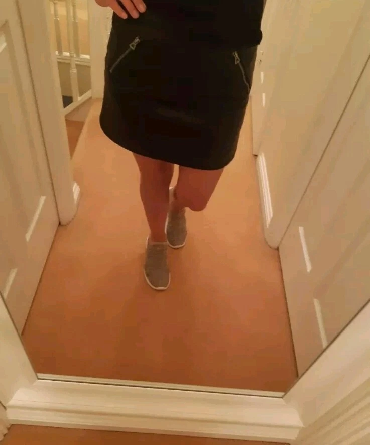 Falda de imitación de cuero negra Sparkle & Fade, talla S. Foto 3 de 4