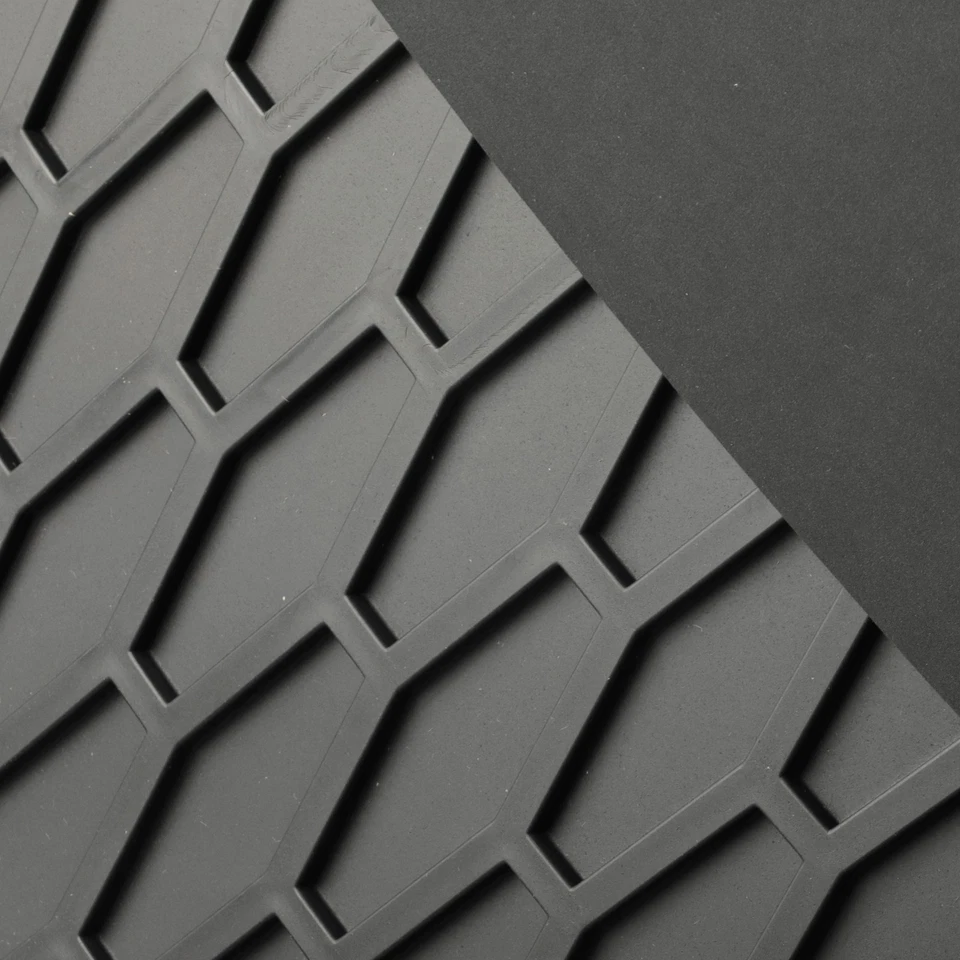 Подлинный резиновый коврик для багажного отделения Jaguar J9C2215 - Изображение 4 из 4