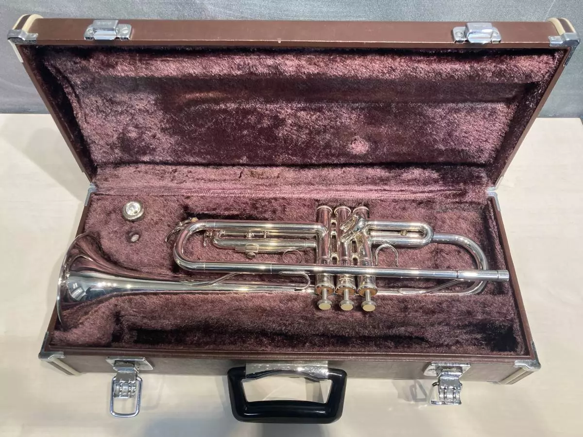 YAMAHA YTR-3320S Trumpet Silver Hard case and With mouthpiece