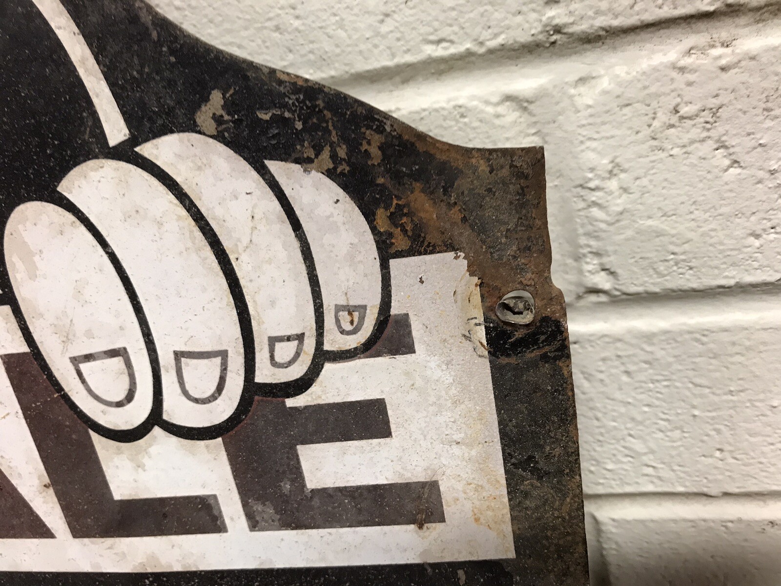 ANTIQUE VTG MAN SHAPED METAL REAL ESTATE SIGN 2 SIDED 20” X 36” CAVERS